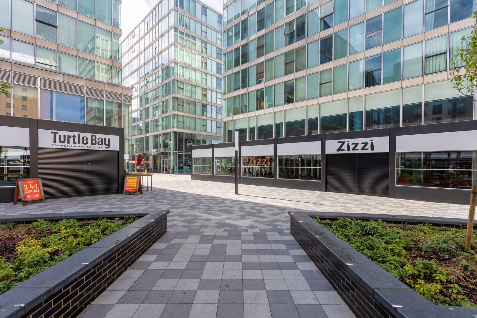 Milton Keynes Short Lets | Manhattan House Serviced Apartments Modern-Milton-Keynes-short-lets-at-The-Hub.-Executive-serviced-apartments-near-Milton-Keynes-city-centre-with-parking-and-transport-links