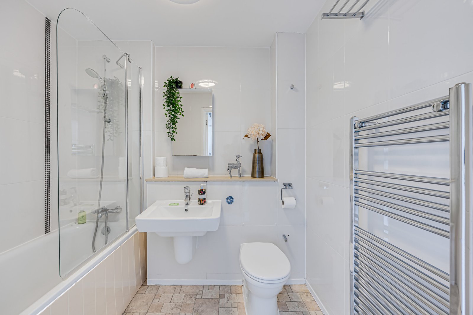 Milton Keynes Short Lets | Manhattan House Serviced Apartments Modern-Milton-Keynes-short-lets-at-The-Hub.-Executive-serviced-apartments-near-Milton-Keynes-city-centre-with-parking-and-transport-links