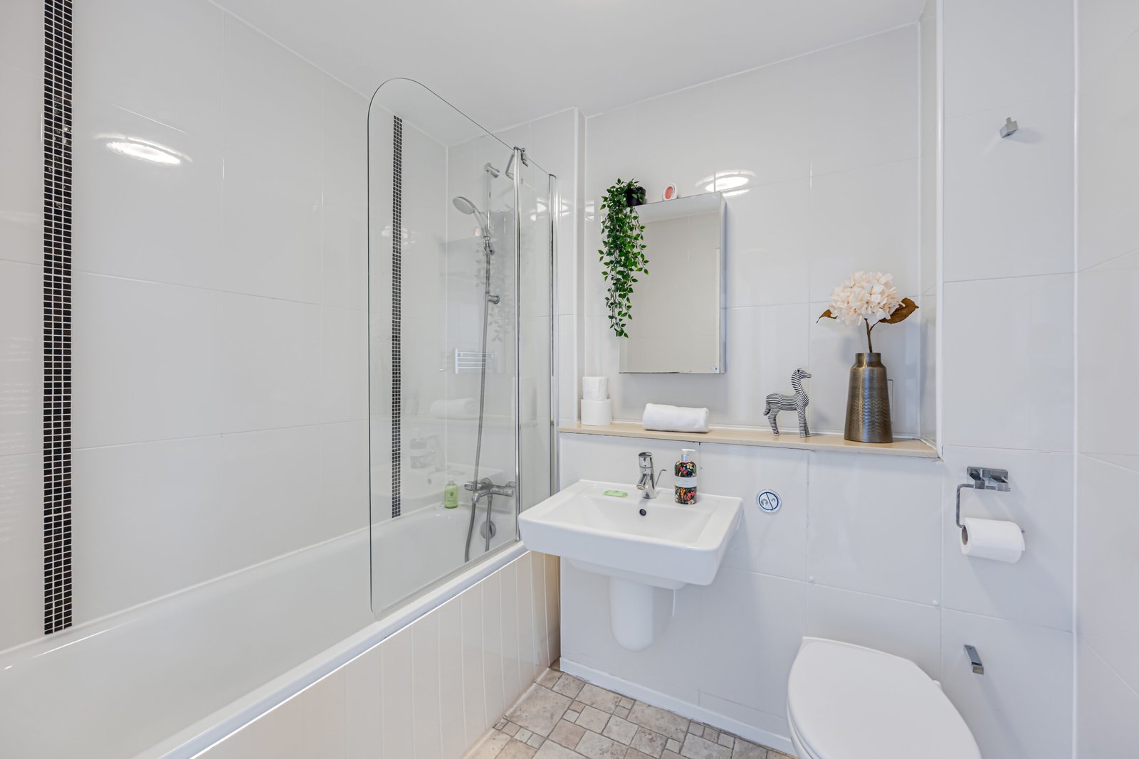 Milton Keynes Short Lets | Manhattan House Serviced Apartments Modern-Milton-Keynes-short-lets-at-The-Hub.-Executive-serviced-apartments-near-Milton-Keynes-city-centre-with-parking-and-transport-links