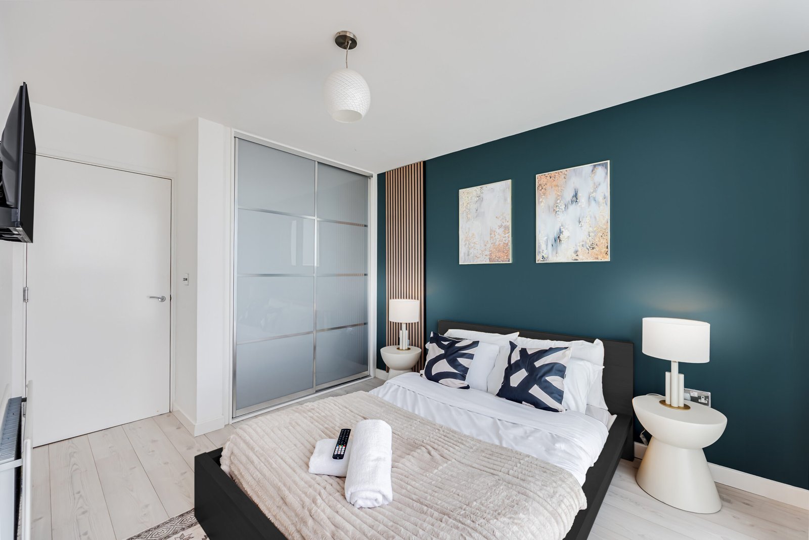 Milton Keynes Short Lets | Manhattan House Serviced Apartments Modern-Milton-Keynes-short-lets-at-The-Hub.-Executive-serviced-apartments-near-Milton-Keynes-city-centre-with-parking-and-transport-links