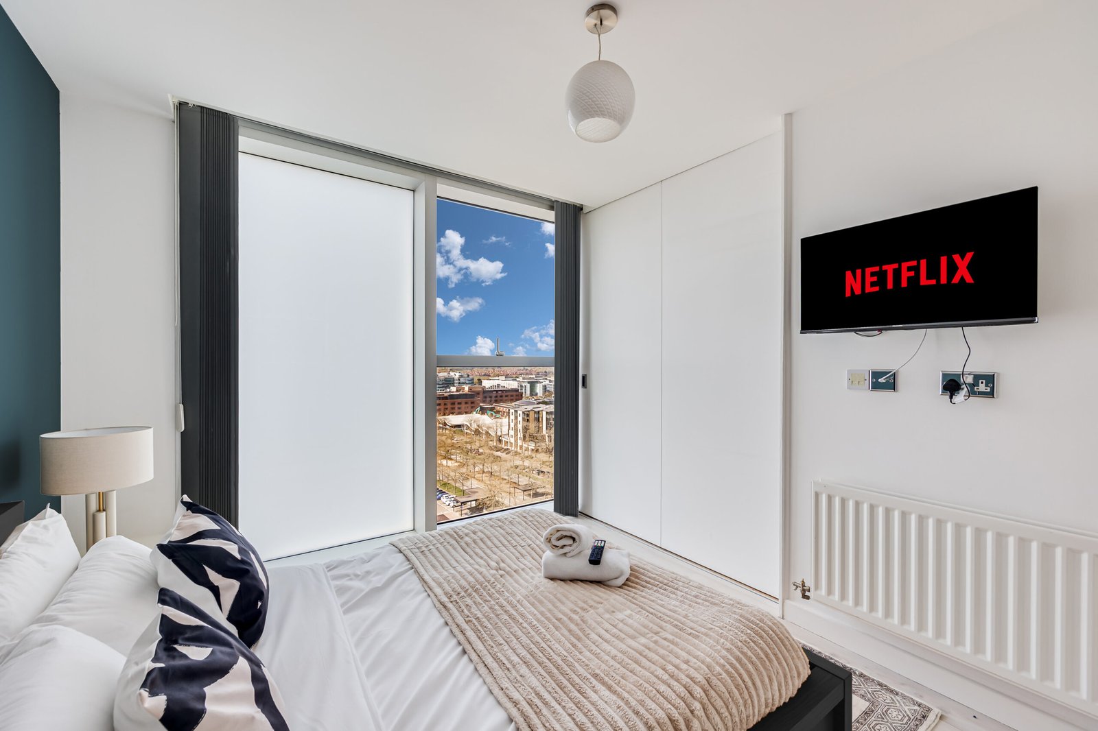 Milton Keynes Short Lets | Manhattan House Serviced Apartments Modern-Milton-Keynes-short-lets-at-The-Hub.-Executive-serviced-apartments-near-Milton-Keynes-city-centre-with-parking-and-transport-links