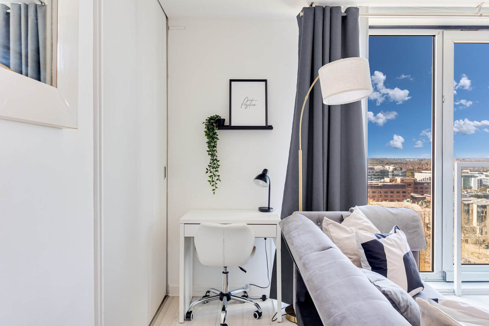 Milton Keynes Short Lets | Manhattan House Serviced Apartments Modern-Milton-Keynes-short-lets-at-The-Hub.-Executive-serviced-apartments-near-Milton-Keynes-city-centre-with-parking-and-transport-links