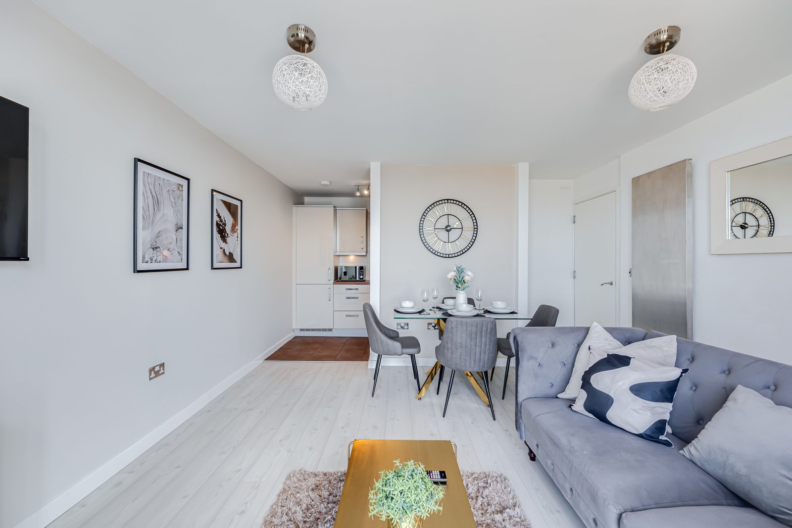 Milton Keynes Short Lets | Manhattan House Serviced Apartments Modern-Milton-Keynes-short-lets-at-The-Hub.-Executive-serviced-apartments-near-Milton-Keynes-city-centre-with-parking-and-transport-links