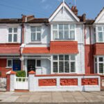 5-Bed serviced accommodation in Hammersmith with private garden. Ideal for corporate short stays and excellent transport links to Central London.
