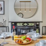 5-Bed serviced accommodation in Hammersmith with private garden. Ideal for corporate short stays and excellent transport links to Central London.