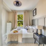 5-Bed serviced accommodation in Hammersmith with private garden. Ideal for corporate short stays and excellent transport links to Central London.