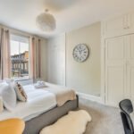 5-Bed serviced accommodation in Hammersmith with private garden. Ideal for corporate short stays and excellent transport links to Central London.