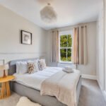 5-Bed serviced accommodation in Hammersmith with private garden. Ideal for corporate short stays and excellent transport links to Central London.