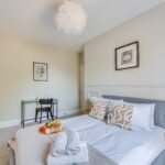 5-Bed serviced accommodation in Hammersmith with private garden. Ideal for corporate short stays and excellent transport links to Central London.