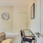 5-Bed serviced accommodation in Hammersmith with private garden. Ideal for corporate short stays and excellent transport links to Central London.