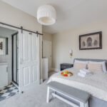 5-Bed serviced accommodation in Hammersmith with private garden. Ideal for corporate short stays and excellent transport links to Central London.