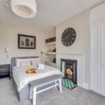 5-Bed serviced accommodation in Hammersmith with private garden. Ideal for corporate short stays and excellent transport links to Central London.