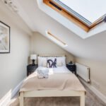 5-Bed serviced accommodation in Hammersmith with private garden. Ideal for corporate short stays and excellent transport links to Central London.