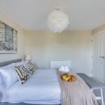 5-Bed serviced accommodation in Hammersmith with private garden. Ideal for corporate short stays and excellent transport links to Central London.