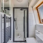 5-Bed serviced accommodation in Hammersmith with private garden. Ideal for corporate short stays and excellent transport links to Central London.