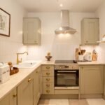 Book Knightsbridge Serviced Apartments located near Knightsbridge Tube Station & West End theatre at low-cost today.