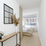 Stay at modern Hemel Hempstead Short Term Rentals. 3-bedroom apartment with kitchen, Wi-Fi, parking, and easy town centre access. Book now!