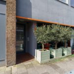 Stay at modern Hemel Hempstead Short Term Rentals. 3-bedroom apartment with kitchen, Wi-Fi, parking, and easy town centre access. Book now!