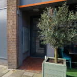 Stay at modern Hemel Hempstead Short Term Rentals. 3-bedroom apartment with kitchen, Wi-Fi, parking, and easy town centre access. Book now!