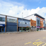 Stay at modern Hemel Hempstead Short Term Rentals. 3-bedroom apartment with kitchen, Wi-Fi, parking, and easy town centre access. Book now!