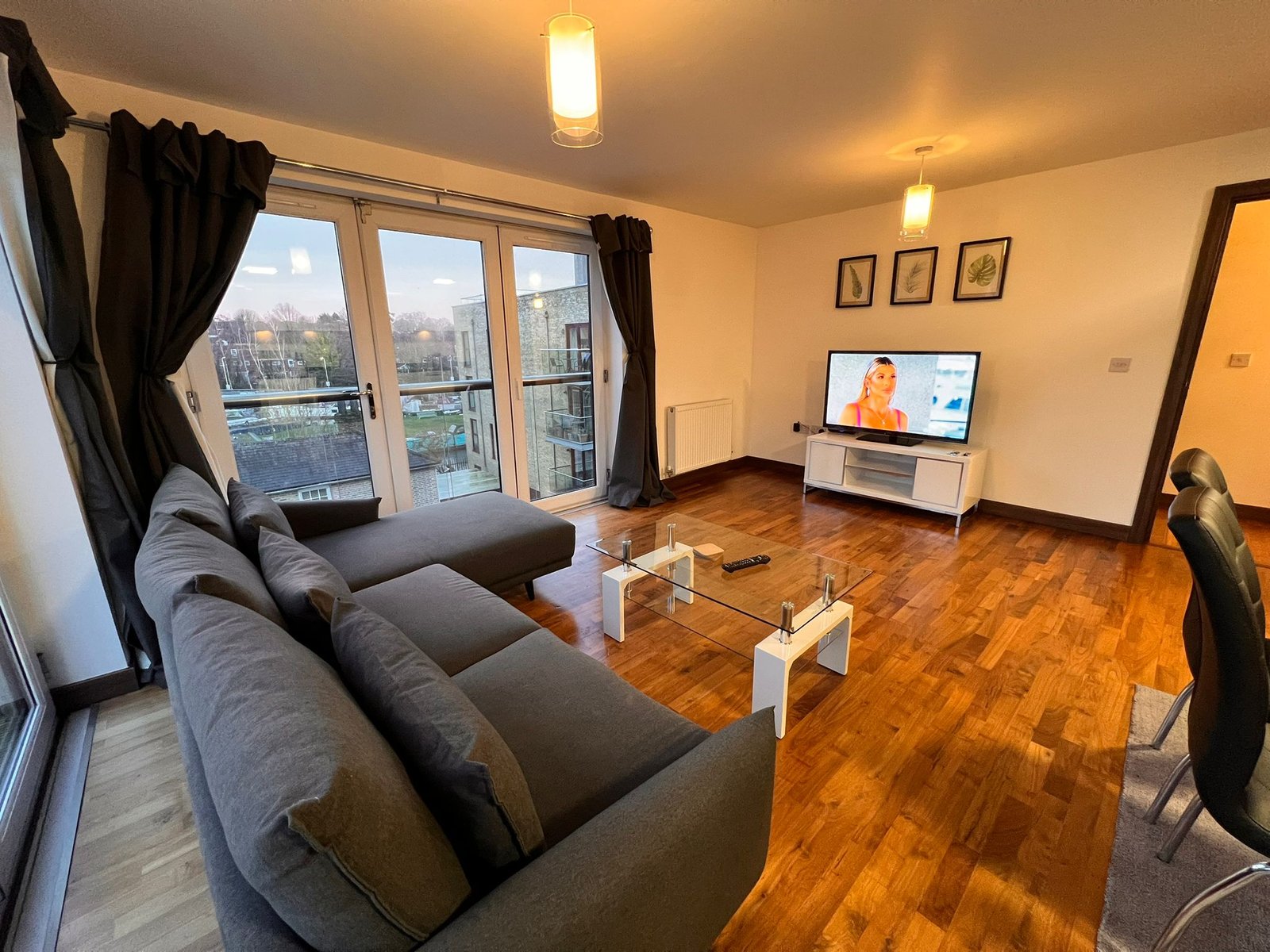 Serviced Accommodation in Uxbridge | West London Short Lets Book-serviced-accommodation-in-Uxbridge-near-Heathrow-Airport.-Book-corporate-accommodation-in-West-London-for-1-week,-1-month-or-more