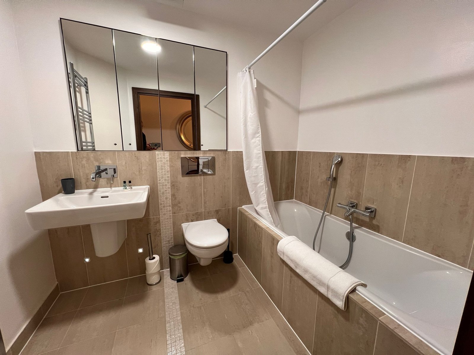 Serviced Accommodation in Uxbridge | West London Short Lets Book-serviced-accommodation-in-Uxbridge-near-Heathrow-Airport.-Book-corporate-accommodation-in-West-London-for-1-week,-1-month-or-more