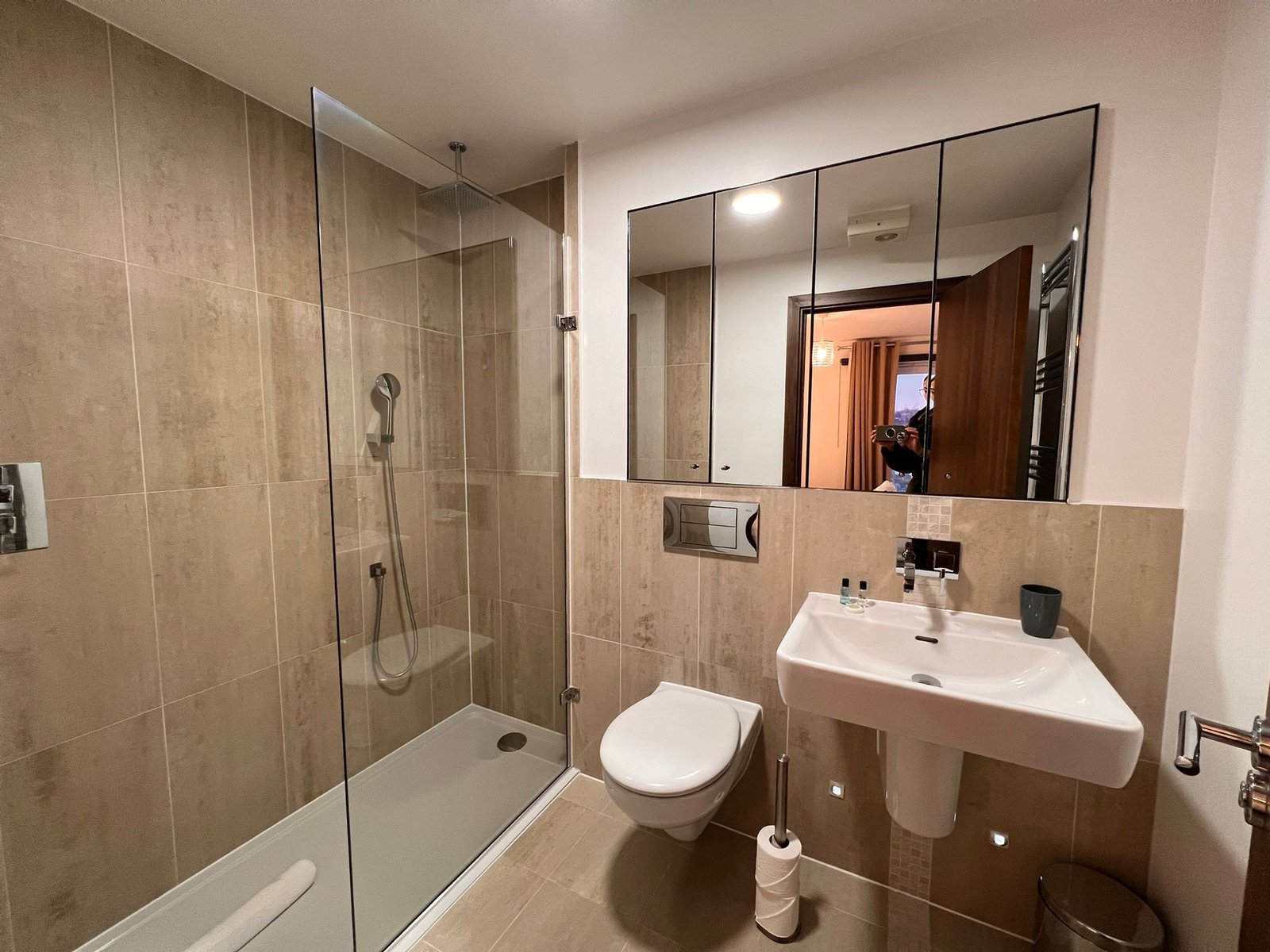 Serviced Accommodation in Uxbridge | West London Short Lets Book-serviced-accommodation-in-Uxbridge-near-Heathrow-Airport.-Book-corporate-accommodation-in-West-London-for-1-week,-1-month-or-more