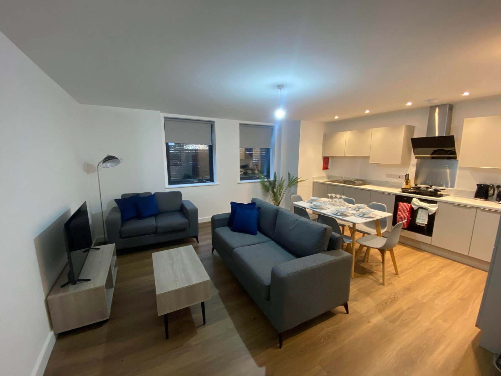 Black & White Apartments Serviced Apartments - Swindon | Urban Stay