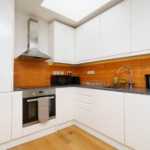 Stay at modern Hemel Hempstead Short Term Rentals. 3-bedroom apartment with kitchen, Wi-Fi, parking, and easy town centre access. Book now!