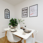 Stay at modern Hemel Hempstead Short Term Rentals. 3-bedroom apartment with kitchen, Wi-Fi, parking, and easy town centre access. Book now!