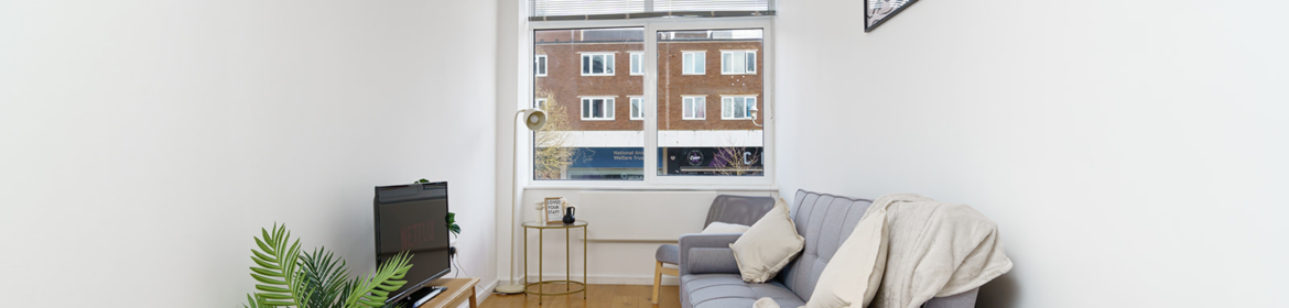 Stay at modern Hemel Hempstead Short Term Rentals. 3-bedroom apartment with kitchen, Wi-Fi, parking, and easy town centre access. Book now!