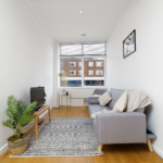 Stay at modern Hemel Hempstead Short Term Rentals. 3-bedroom apartment with kitchen, Wi-Fi, parking, and easy town centre access. Book now!