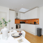 Stay at modern Hemel Hempstead Short Term Rentals. 3-bedroom apartment with kitchen, Wi-Fi, parking, and easy town centre access. Book now!