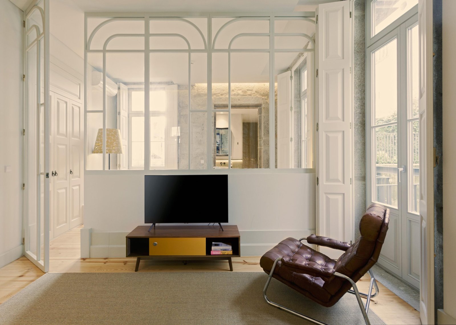 Short Let Accommodation Porto City Centre | Furnished Apartments Modern-short-let-accommodation-in-central-Porto-near-tourist-sights.-Stylish-furnished-self-catering-holiday-apartments-with-Wi-Fi-and-air-condition.