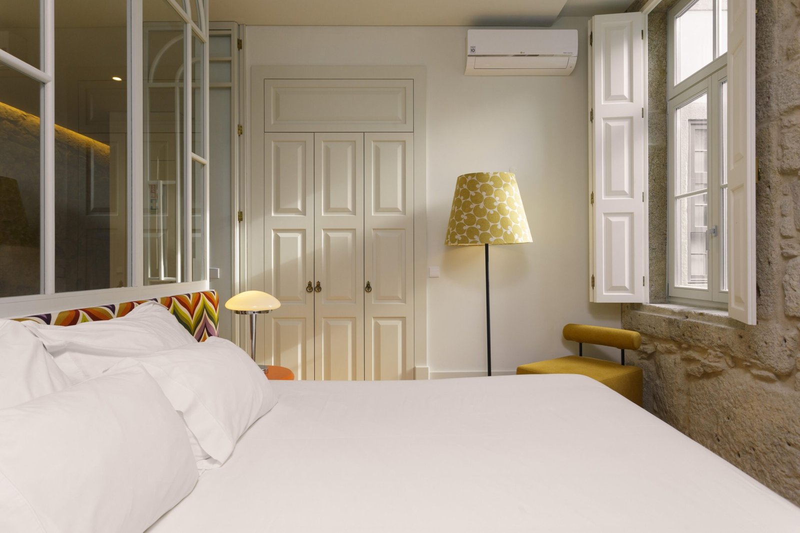 Short Let Accommodation Porto City Centre | Furnished Apartments Modern-short-let-accommodation-in-central-Porto-near-tourist-sights.-Stylish-furnished-self-catering-holiday-apartments-with-Wi-Fi-and-air-condition.