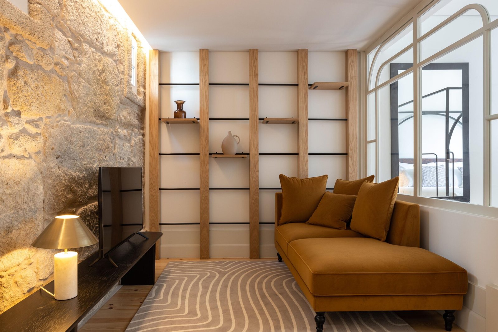 Short Let Accommodation Porto City Centre | Furnished Apartments Modern-short-let-accommodation-in-central-Porto-near-tourist-sights.-Stylish-furnished-self-catering-holiday-apartments-with-Wi-Fi-and-air-condition.