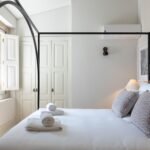 Modern short let accommodation in central Porto near tourist sights. Stylish furnished self-catering holiday apartments with Wi-Fi and air condition.