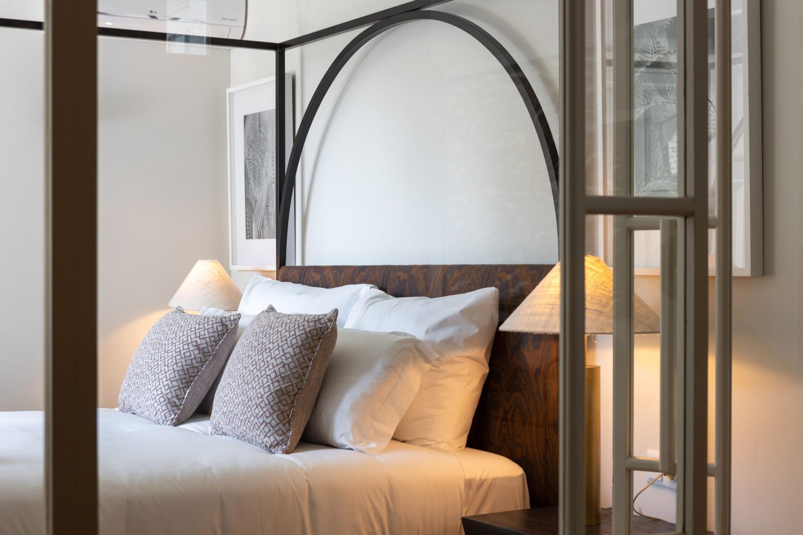 Short Let Accommodation Porto City Centre | Furnished Apartments Modern-short-let-accommodation-in-central-Porto-near-tourist-sights.-Stylish-furnished-self-catering-holiday-apartments-with-Wi-Fi-and-air-condition.