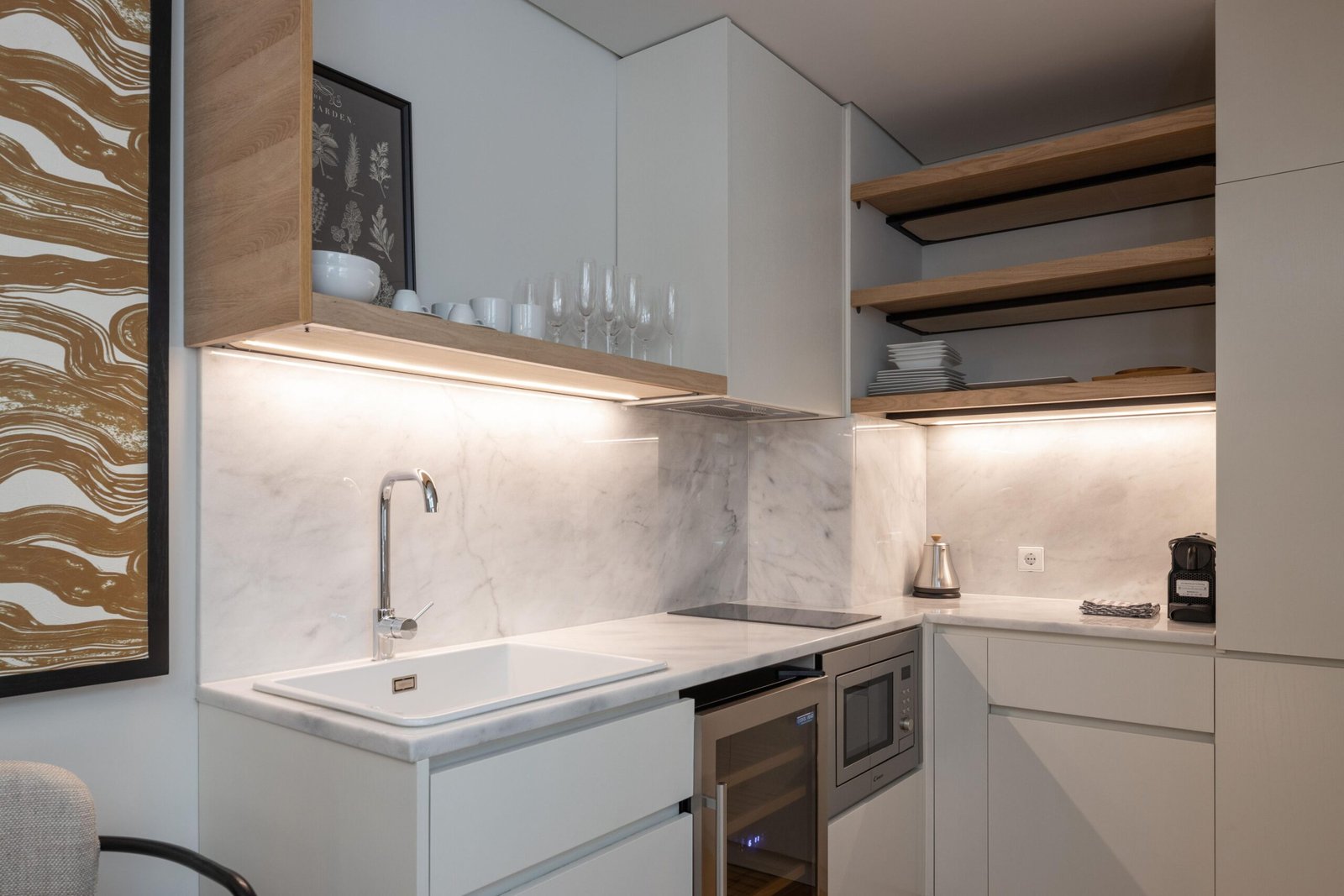 Short Let Accommodation Porto City Centre | Furnished Apartments Modern-short-let-accommodation-in-central-Porto-near-tourist-sights.-Stylish-furnished-self-catering-holiday-apartments-with-Wi-Fi-and-air-condition.