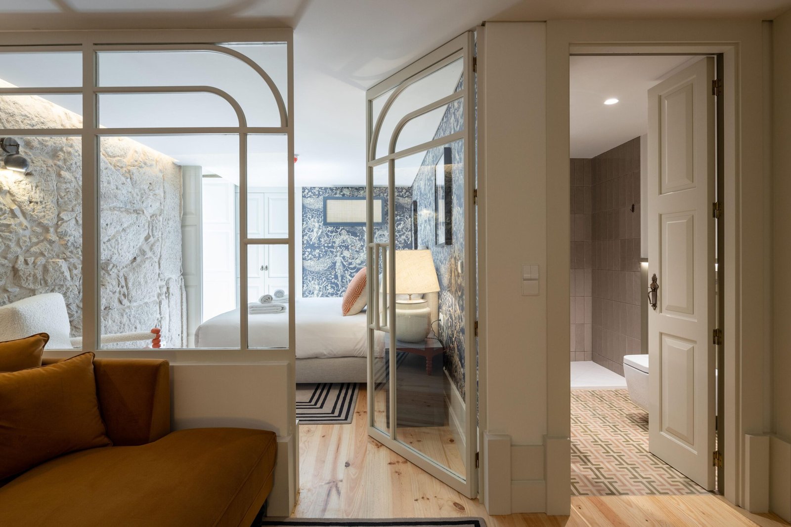 Short Let Accommodation Porto City Centre | Furnished Apartments Modern-short-let-accommodation-in-central-Porto-near-tourist-sights.-Stylish-furnished-self-catering-holiday-apartments-with-Wi-Fi-and-air-condition.