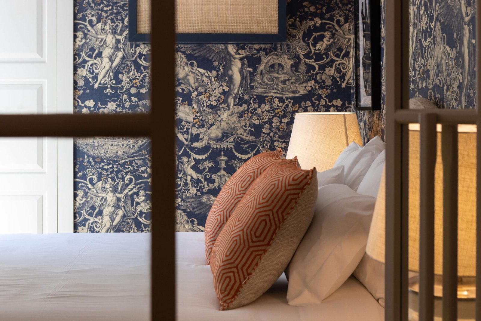 Short Let Accommodation Porto City Centre | Furnished Apartments Modern-short-let-accommodation-in-central-Porto-near-tourist-sights.-Stylish-furnished-self-catering-holiday-apartments-with-Wi-Fi-and-air-condition.