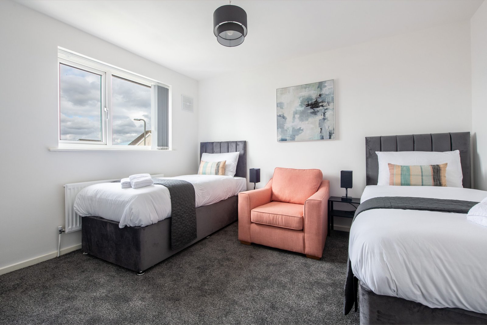 Holiday Cottages Liverpool | Family & Corporate Stays Book-Holiday-Cottages-Liverpool-with-private-parking,-WiFi,-and-self-catering-facilities.-Stay-near-Liverpool-ONE,-and-Lime-Street-Station.
