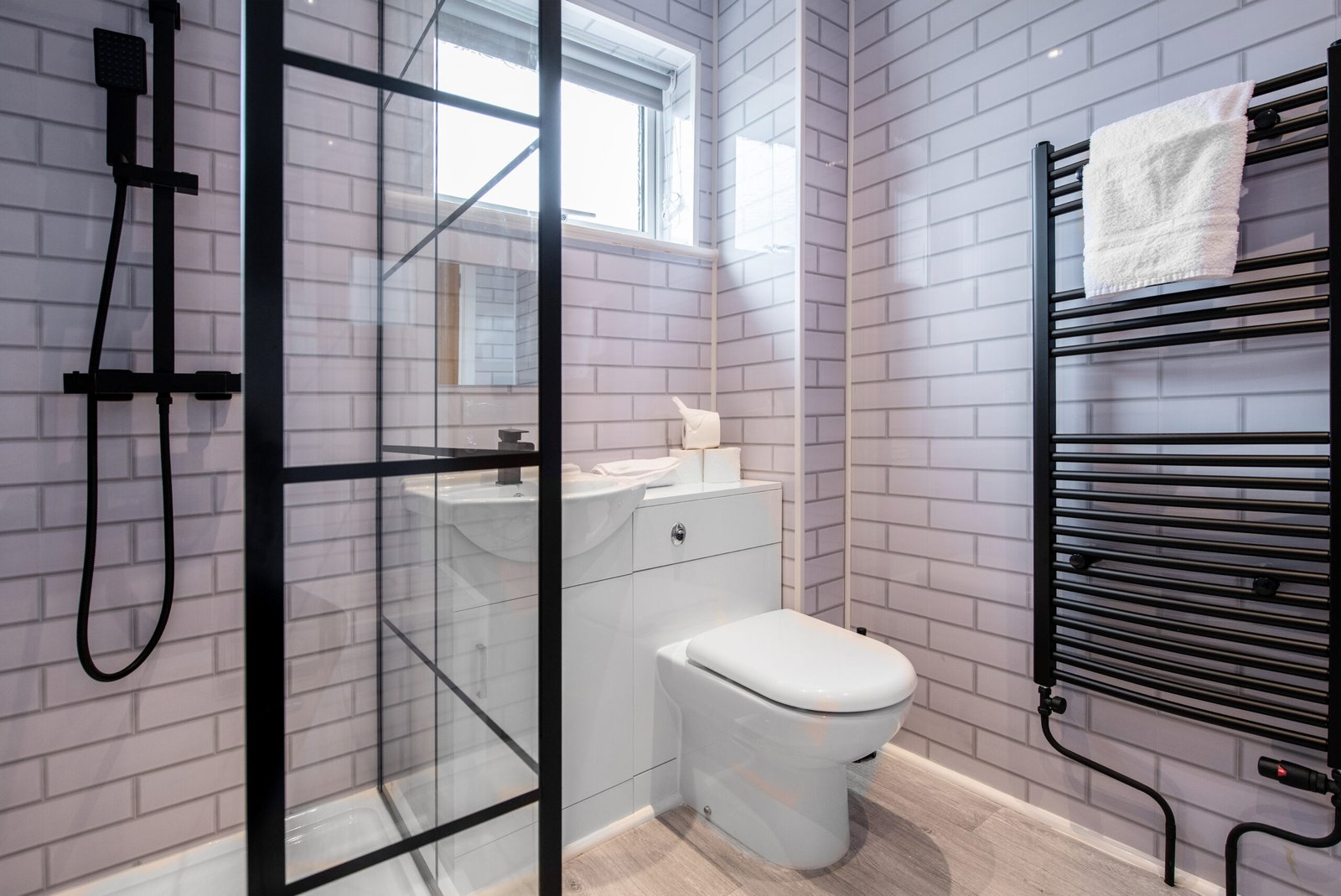 Holiday Cottages Liverpool | Family & Corporate Stays Book-Holiday-Cottages-Liverpool-with-private-parking,-WiFi,-and-self-catering-facilities.-Stay-near-Liverpool-ONE,-and-Lime-Street-Station.