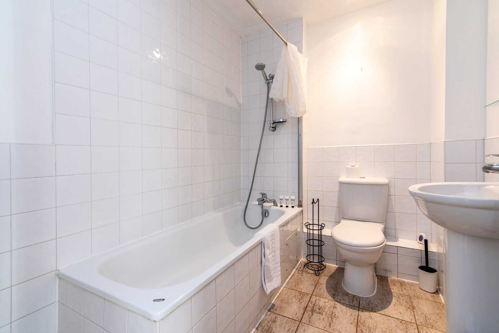 Nottingham Short Term Rentals near City Centre | Urban Stay Stay-at-Nottingham-Short-Term-Rentals.-Modern-apartment-with-WiFi,-parking,-and-easy-access-to-transport-links-and-business-parks.-Book-Now