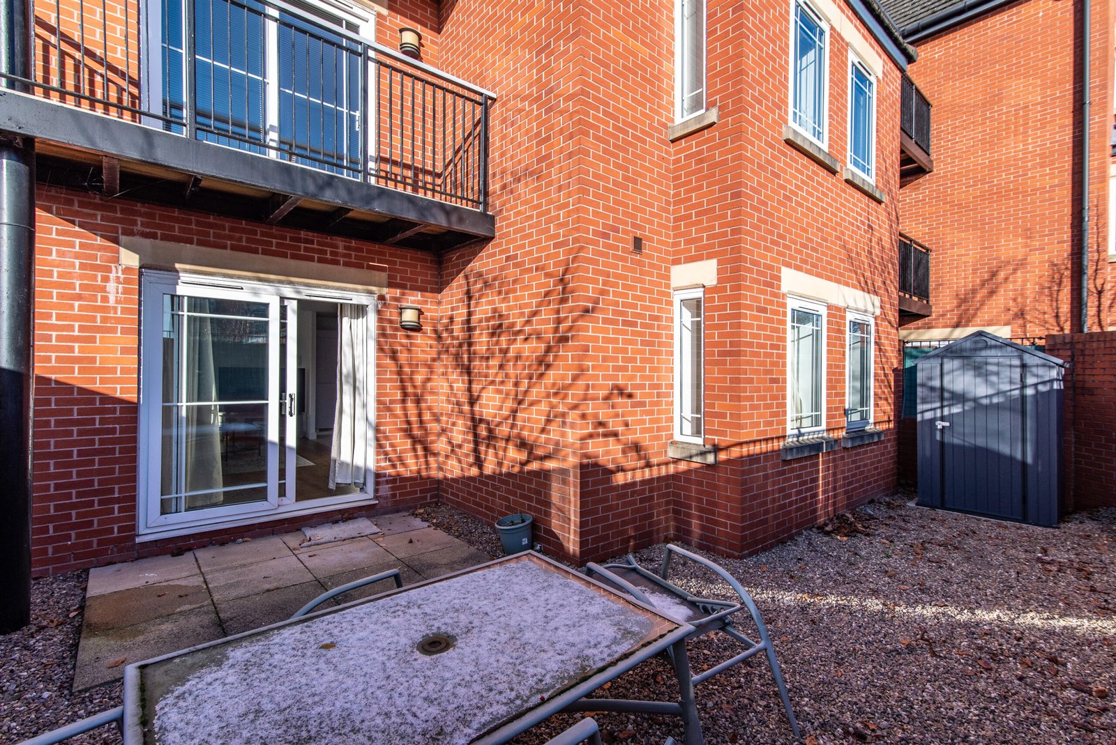 Nottingham Short Term Rentals near City Centre | Urban Stay Stay-at-Nottingham-Short-Term-Rentals.-Modern-apartment-with-WiFi,-parking,-and-easy-access-to-transport-links-and-business-parks.-Book-Now