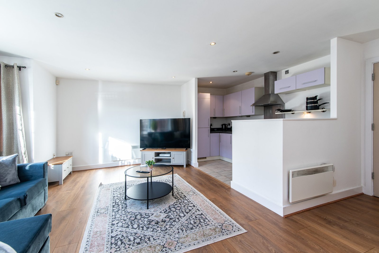 Nottingham Short Term Rentals near City Centre | Urban Stay Stay-at-Nottingham-Short-Term-Rentals.-Modern-apartment-with-WiFi,-parking,-and-easy-access-to-transport-links-and-business-parks.-Book-Now