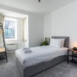 Stay at Nottingham Short Term Rentals. Modern apartment with WiFi, parking, and easy access to transport links and business parks. Book Now