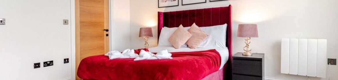 Stay in accommodation in Jewellery Quarter Birmingham. Stylish apartments near transport links, business districts, and top city attractions.