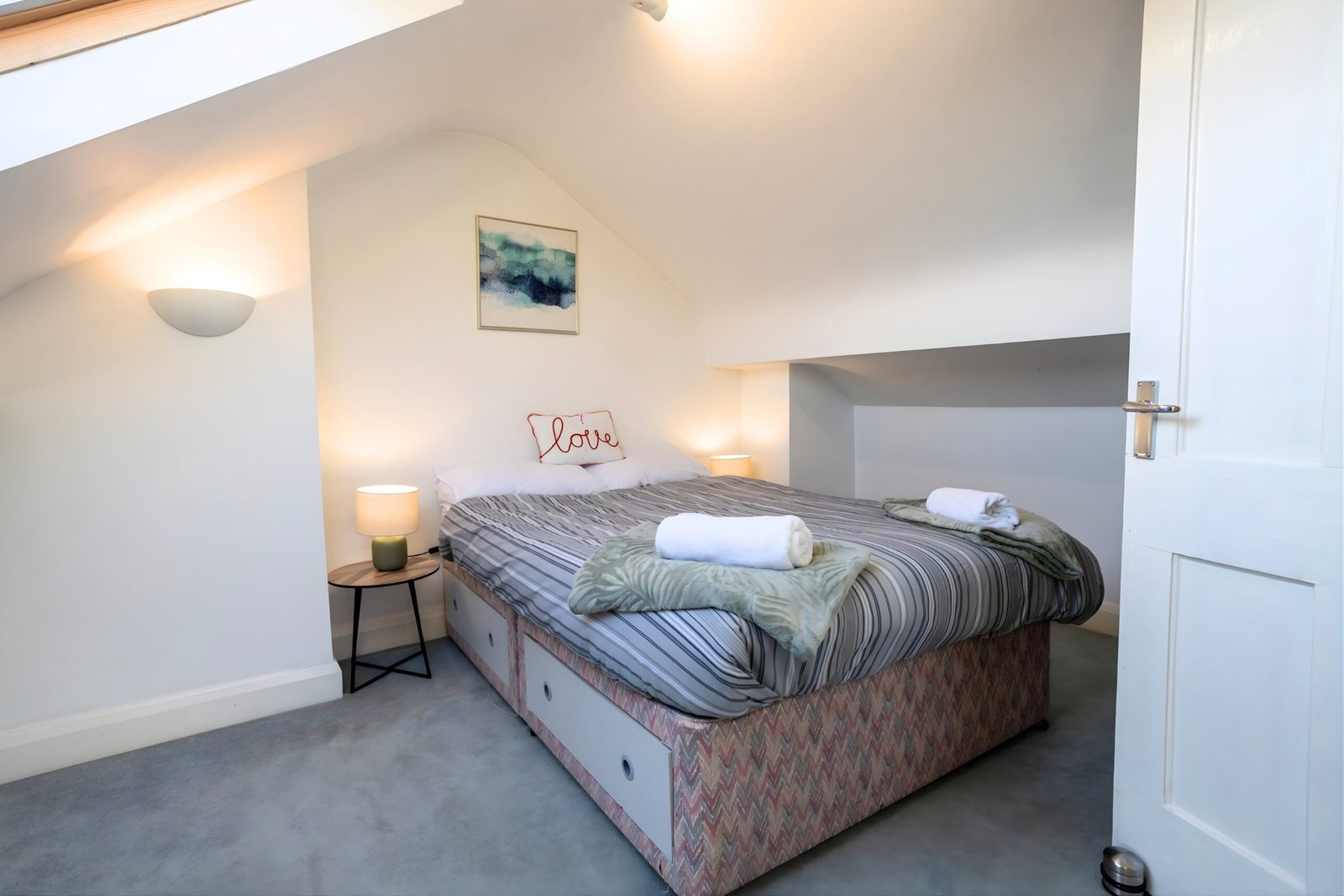 Cheltenham Holiday Homes for Groups, Families and Corporate Stays.Our self-catering accommodation with parking is the ideal hotel alternative