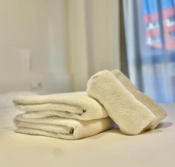 Serviced Apartments Vigo | Business Accommodation Galicia | Urban Stay Book-Serviced-Apartments-Vigo-in-central-Galicia.-Modern-corporate-accommodation-with-kitchens,-WiFi,-&-easy-access-to-Airport-&-transport.